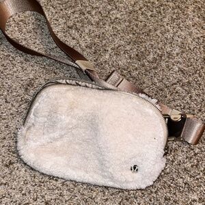 Sherpa belt bag